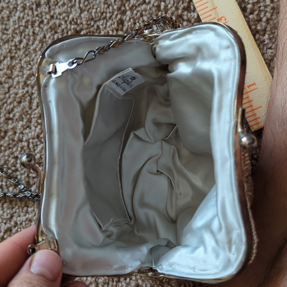 La Regale seashell evening bag - Picture 4 of 4